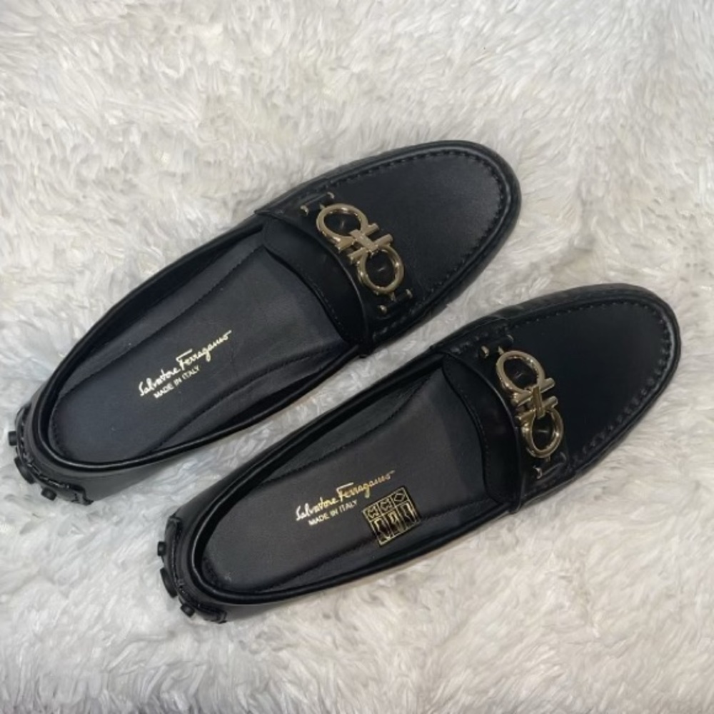 SOLD!! Salvatore Ferragamo Berra Gancini Driver loafer